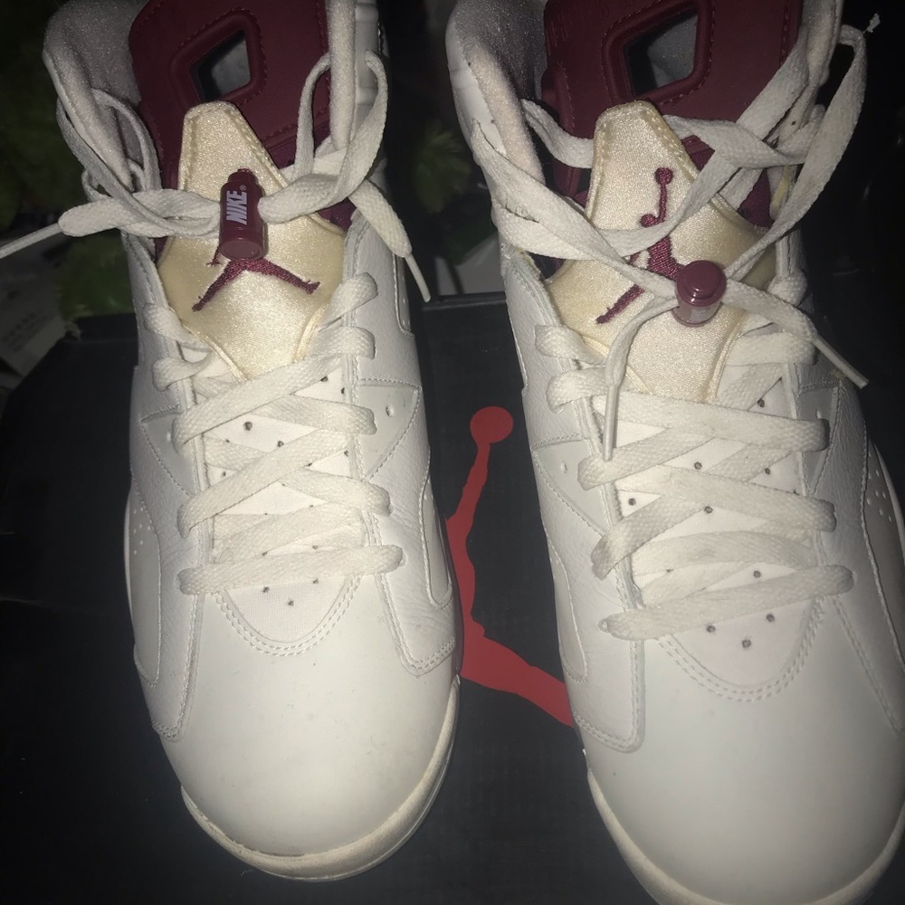 Air Jordan retro 6 maroon